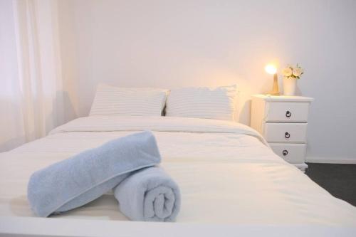 Ένα ή περισσότερα κρεβάτια σε δωμάτιο στο Sunset Beach House