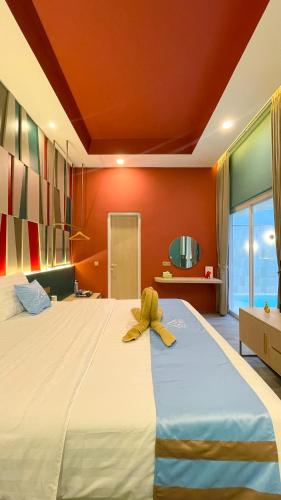 Ένα ή περισσότερα κρεβάτια σε δωμάτιο στο Honeymoon Private Pool Villa - Fulton Avenue