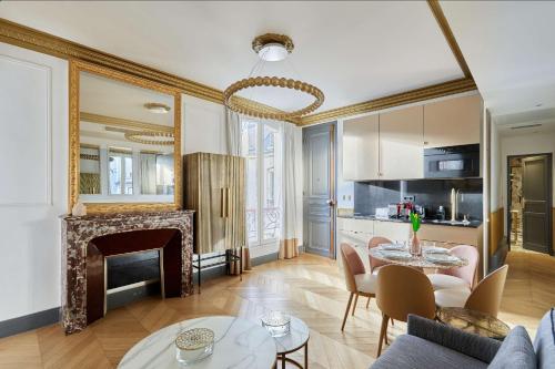 Appartements Champs Elysées - Avenue Montaigne by Studio Prestige