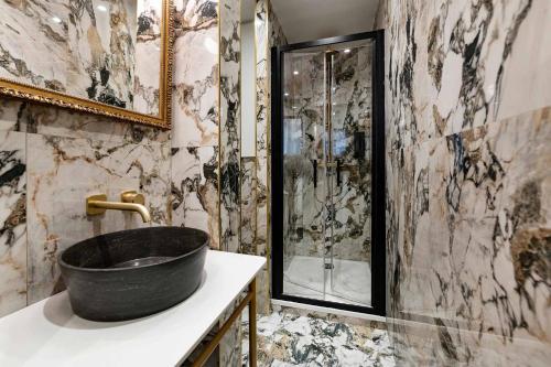 Appartements Champs Elysées - Avenue Montaigne by Studio Prestige