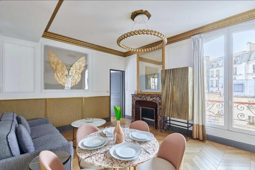 Appartements Champs Elysées - Avenue Montaigne by Studio Prestige