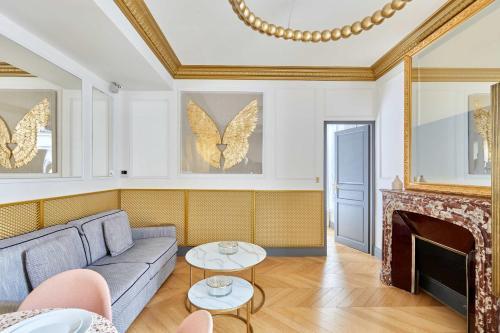 Appartements Champs Elysées - Avenue Montaigne by Studio Prestige