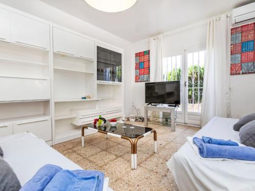 Televisyen dan/atau pusat hiburan di Villa Mare Nostrum by Interhome
