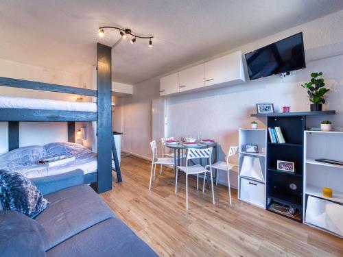 Studio Soyouz Vanguard-104 by Interhome