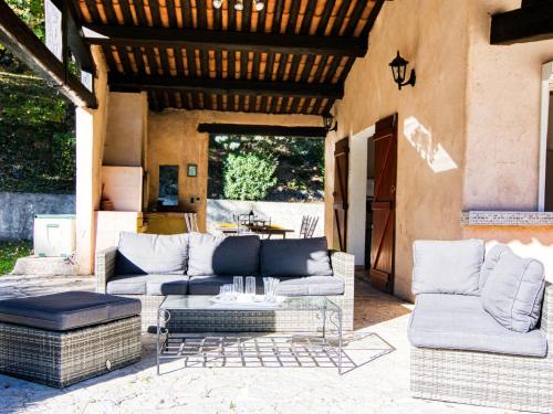 Posezení v ubytování Holiday Home VIlla Camille by Interhome