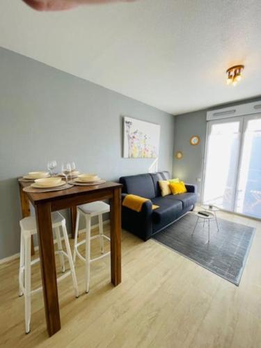 Photo de la galerie de l'établissement Le Petit Nobel - Parking privé - 2 voyageurs, au Mans