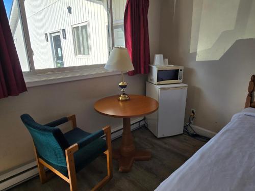 a room with a table and two chairs and a bed at Travelodge by Wyndham Port Elgin in Port Elgin