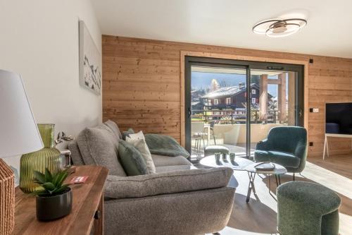 Photo de la galerie de l'établissement Les Cosmiques - Grande terrasse - Vue Mont Blanc, aux Houches
