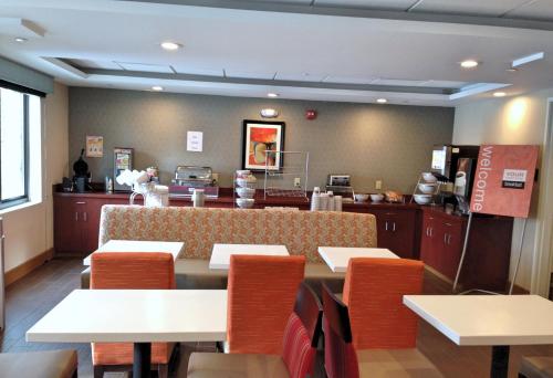 a dining room with tables and chairs in a restaurant at Comfort Inn & Suites Brattleboro I-91 in Brattleboro