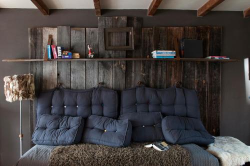 a bed with a blue couch in a room at RiverSide Suite - Haarlem City Centre in Haarlem