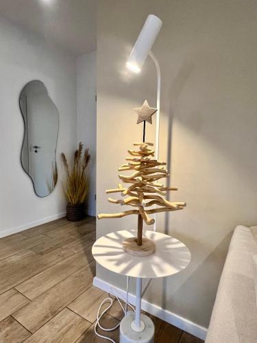 a christmas tree on a table next to a couch at Sieltied in Greetsiel