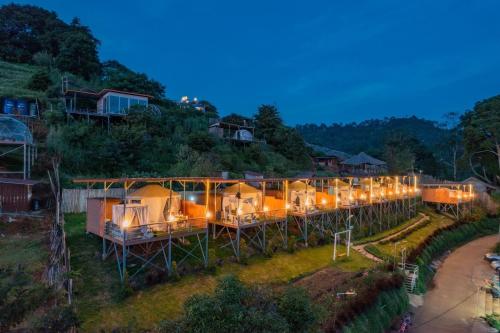 Κήπος έξω από το Chom Khao camping ชมเขา แคมป์ปิ้ง