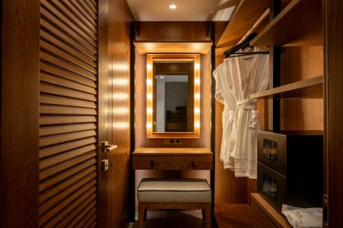 Bilik mandi di Nana Princess Suites Villas & Spa