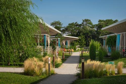 Сад в Lino delle Fate Eco Resort