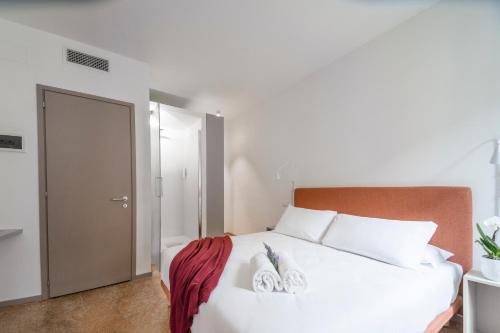 a bedroom with a white bed with white pillows at Ca' La Stampa in Venice