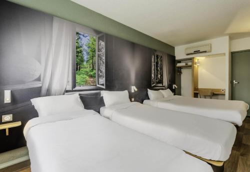 Postel nebo postele na pokoji v ubytování B&B HOTEL Cambrai