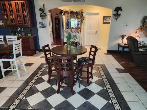 a dining room with a table and chairs at Simon in Kaukauna