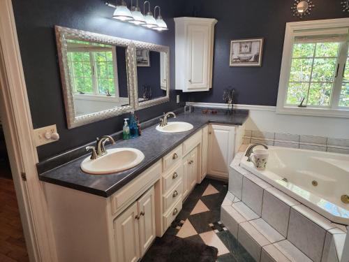 a bathroom with two sinks and a bath tub at Simon in Kaukauna