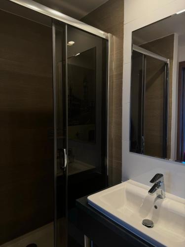 Bilik mandi di Hotel Europa