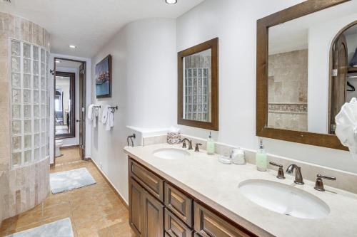 a bathroom with two sinks and a large mirror at 350 Sq Ft Balcony Oceanfront Puerto Peñasco Villa in Puerto Peñasco