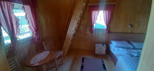 a small room with a bed and a table at Konaci Janković Vajat 1 in Kosjerić