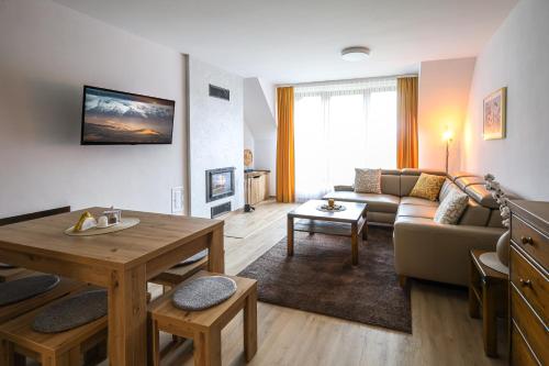 a living room with a couch and a table at Apartmán Vločka Tatranská Lomnica in Tatranská Lomnica