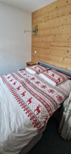 Postel nebo postele na pokoji v ubytování 2 pièce cabine Val Thorens