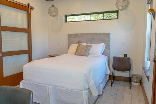 Ένα ή περισσότερα κρεβάτια σε δωμάτιο στο Muenster 1br W Patio Near Wineries & Downtown