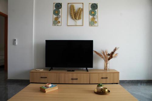 Μια τηλεόραση ή/και κέντρο ψυχαγωγίας στο APARTAMENTO T2 VISTA MAR - SAL REI - Boa Vista