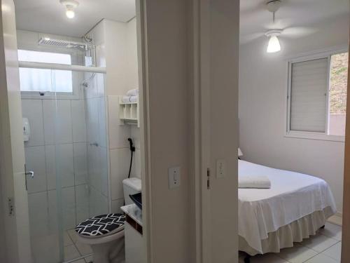 Ένα μπάνιο στο Apartamento La Privé-Residencial dos Lírios