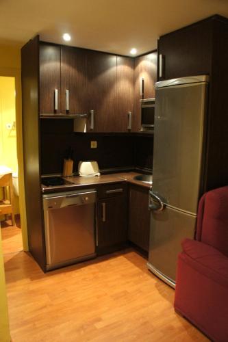 Una cocina o zona de cocina en Apartamentos Codallos