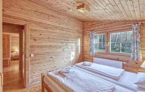 Ένα ή περισσότερα κρεβάτια σε δωμάτιο στο Gorgeous Home In Masserberg With Wifi
