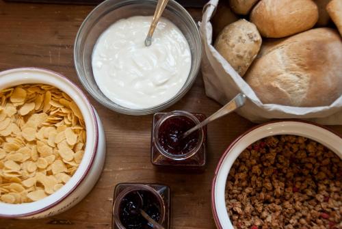 a table topped with bowls of dip and bread at Hotel Garnì Villa Maria in Riva del Garda