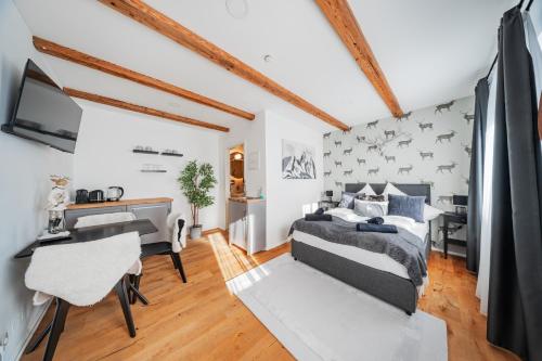 a bedroom with a bed and a desk at Innsbruck City Chalet in Innsbruck