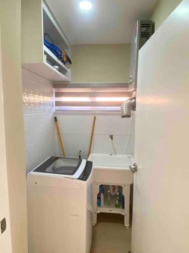 a small bathroom with a sink and a sink at Acogedora partamento cerca de la embajada in Santo Domingo