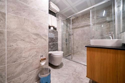 Un baño de Mogons Exclusive Hotel