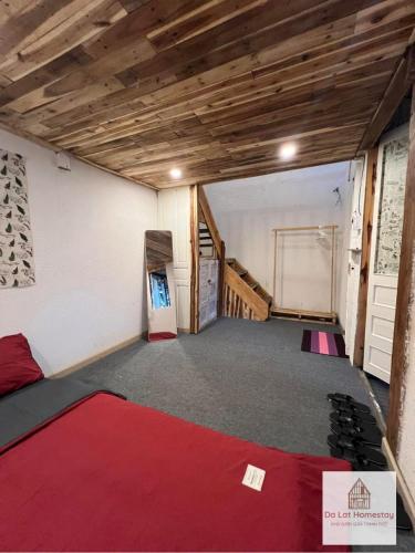 Postel nebo postele na pokoji v ubytování Đà Lạt Homestay nhà vườn giữa thành phố