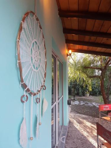 a mirror hanging on the side of a house at La casita de Pablo in Santa Teresita