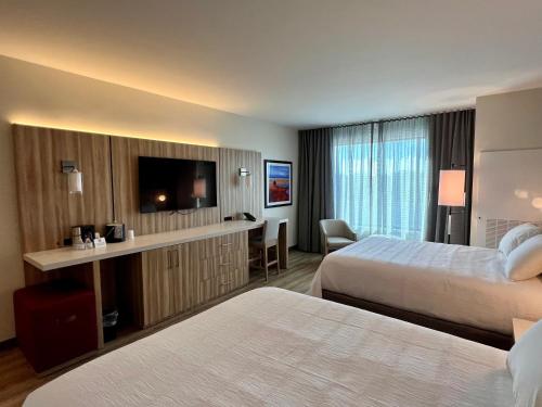 Century Casino & Hotel Caruthersville房間的床