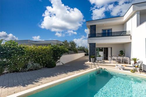 HOLIDAY HOME VENTUM