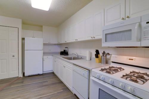 Una cocina o cocineta en Convenient Apartment near Metro in Crystal City