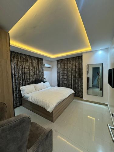 Postel nebo postele na pokoji v ubytování Five Palms One Bedroom Pent House Apartment