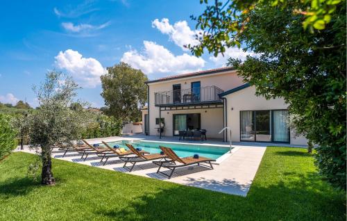 Amazing Home In Porec With Wifi