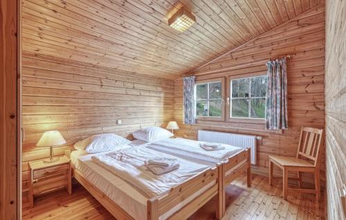 Katil atau katil-katil dalam bilik di Pet Friendly Home In Masserberg With Wifi
