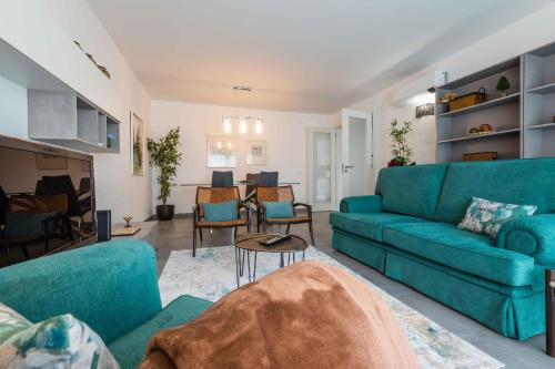 Caravelas 2-Bedroom Apartment with Pool - 50m from the Beach
