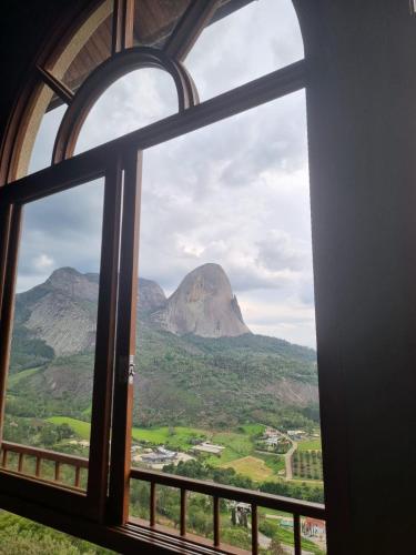 Pemandangan gunung umum atau pemandangan gunung yang diambil dari hotel
