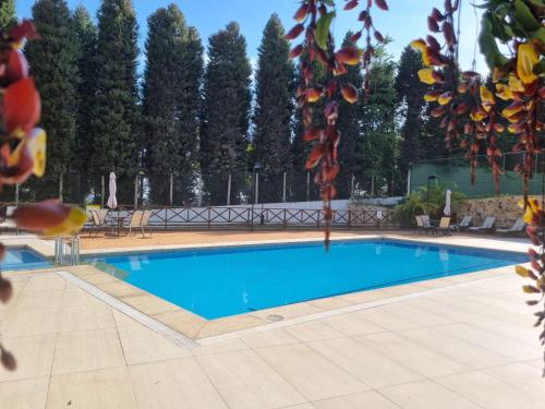 Kolam renang di atau dekat dengan Suíte 408 Cond VISTA AZUL