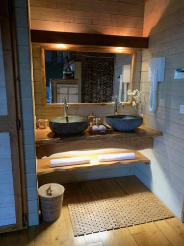 a bathroom with two sinks and a mirror at Cabane d'Amour in Béziers