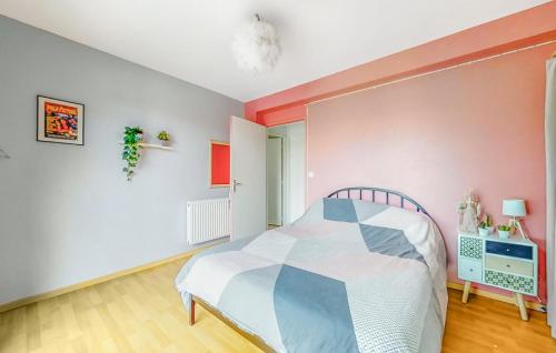 Ένα ή περισσότερα κρεβάτια σε δωμάτιο στο Lovely Home In Audierne With Wifi