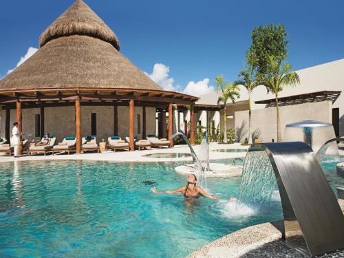 Bazén v ubytování Secrets Akumal Riviera Maya - Adults Only nebo v jeho okolí